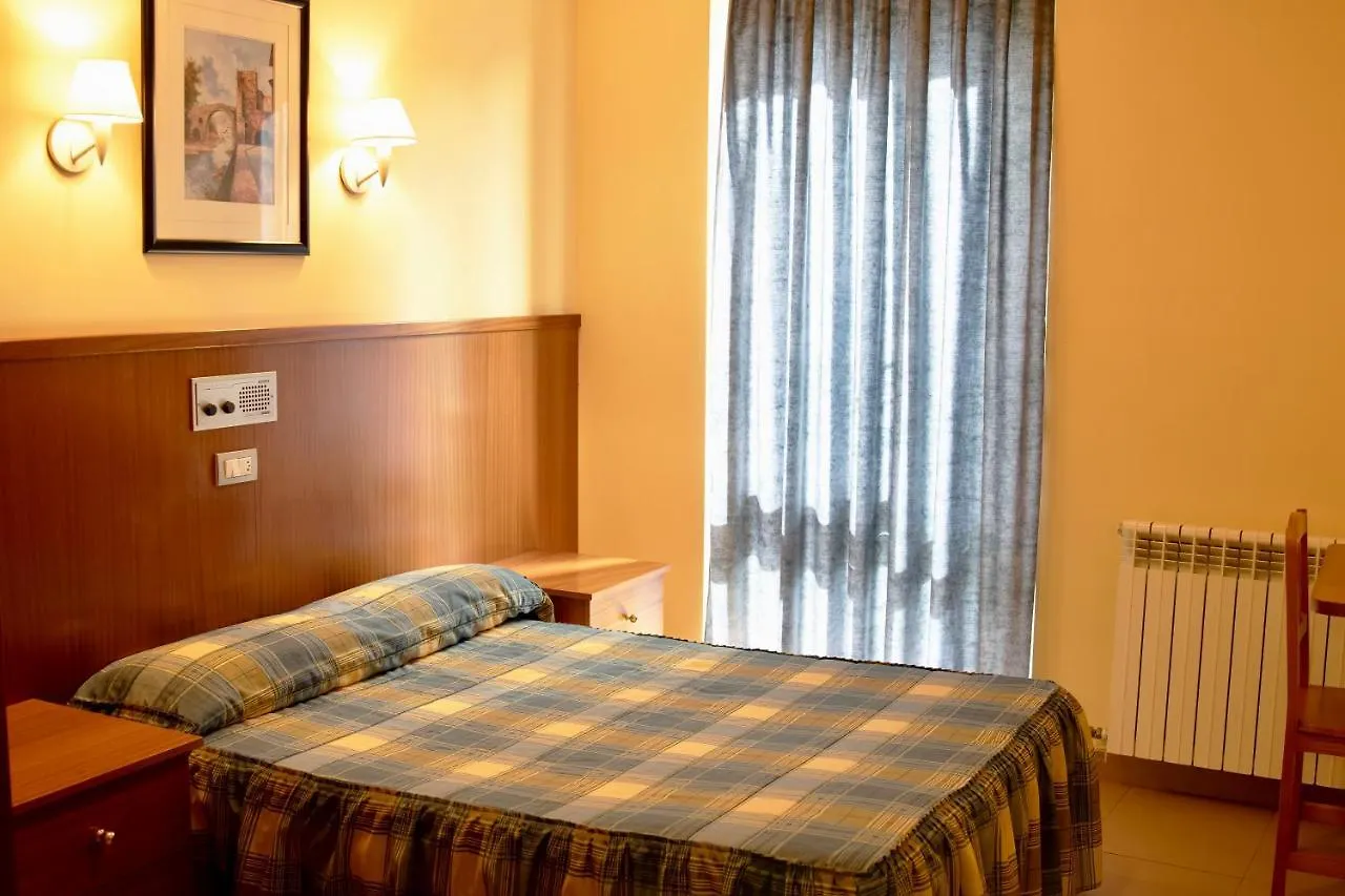 ** Guest house Pensio La Creu Hotel Esterri D'Aneu Spain